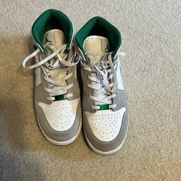 Air Jordan Tennis Shoes - Picture 3 of 6